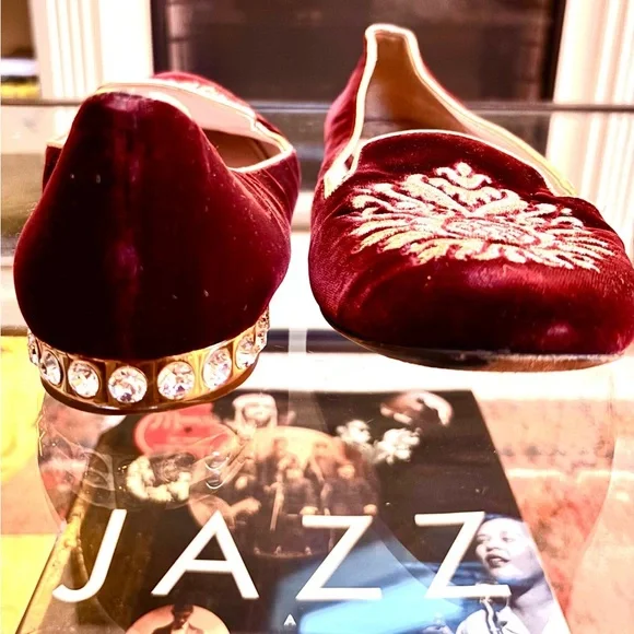 Miu Miu x Prada 👑✨ Vintage Burgundy Velvet Crest Smoking Slippers - Picture 3 of 9